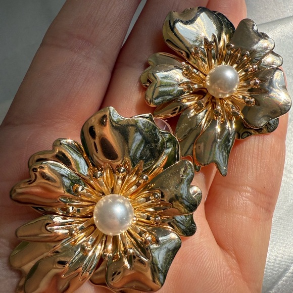 ZARA lux unique Gold Floral Pearl Earrings - Picture 9 of 12